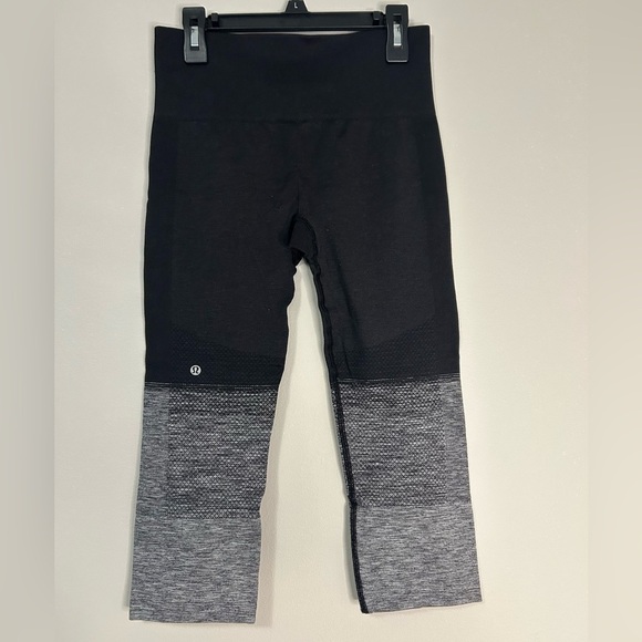 Lululemon Seamlessly Street Crop, Size 4 - Picture 8 of 9